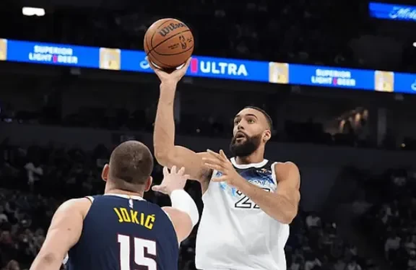 开云体育中国-德国男篮碾压掘金，戈贝尔送出助攻