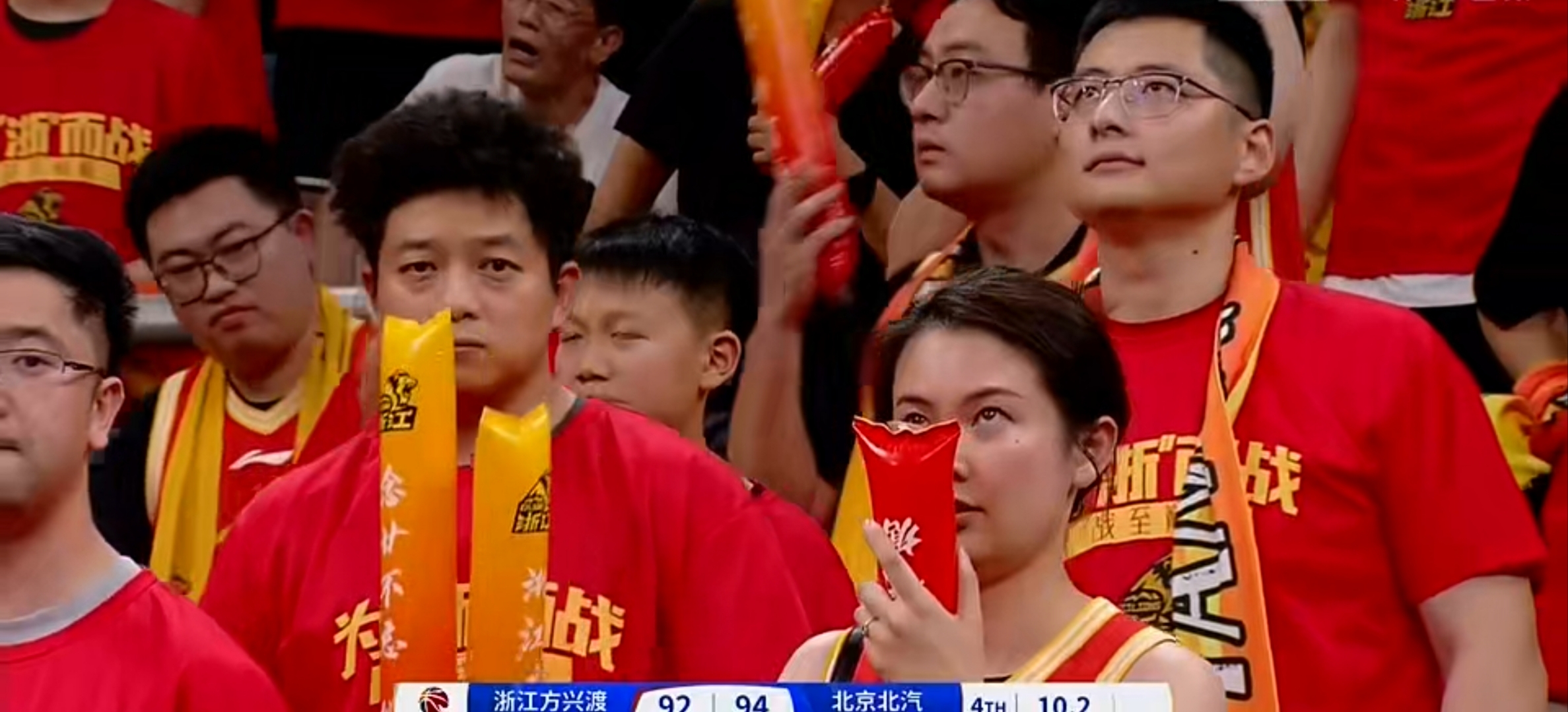 队员助力赢得比赛,强势争夺冠军 队员助力赢得比赛,强势争夺冠军