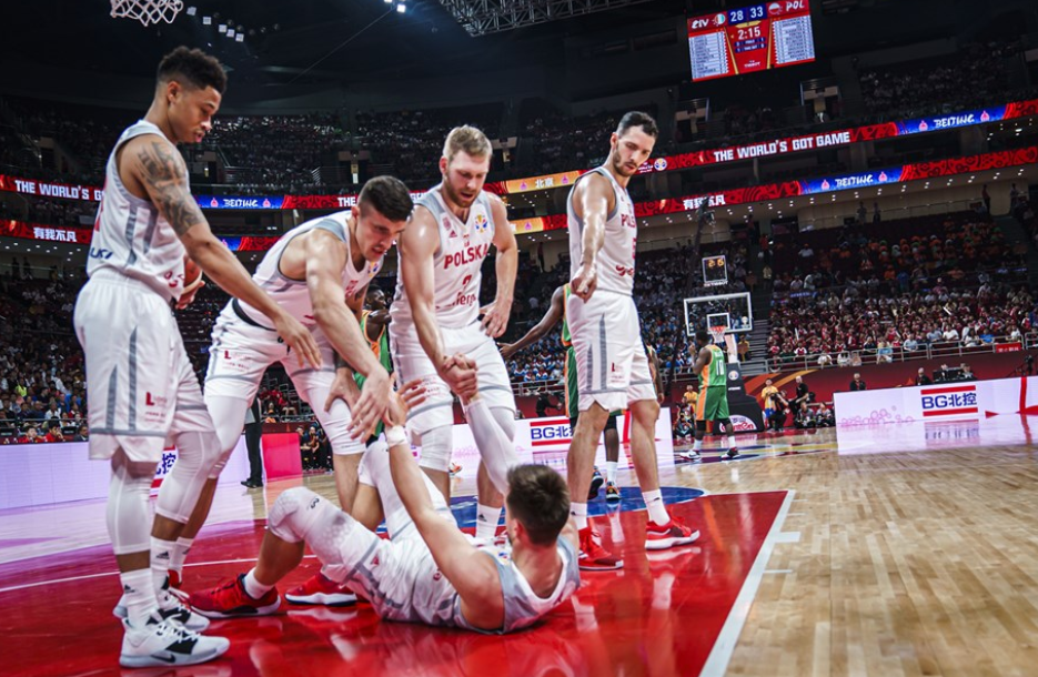 波兰男篮血洗西班牙男篮，拉文三分雨点燃全场的简单介绍