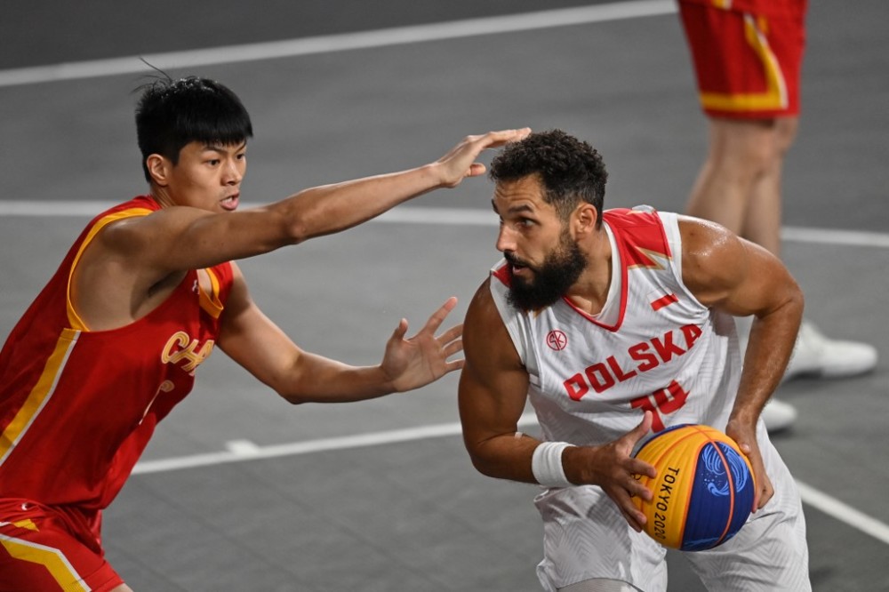 波兰男篮血洗西班牙男篮，拉文三分雨点燃全场的简单介绍