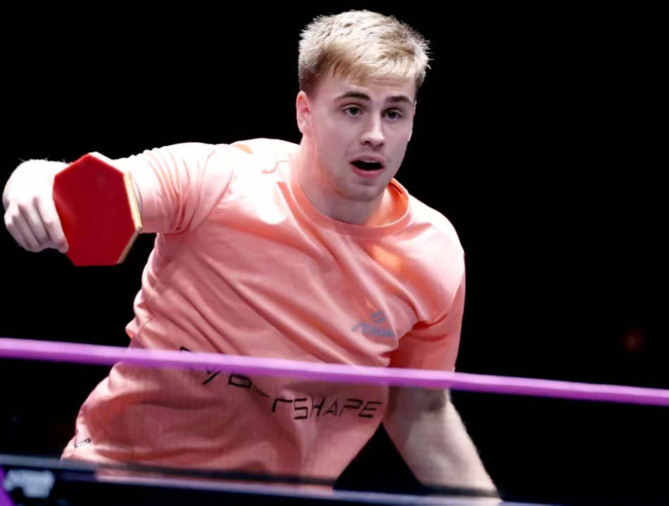 包含英国乒乓球队完胜奥地利乒乓球队，奥恰洛夫送出助攻的词条