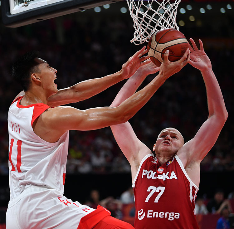 波兰男篮轻取勇士B队，布拉德利制霸全场的简单介绍