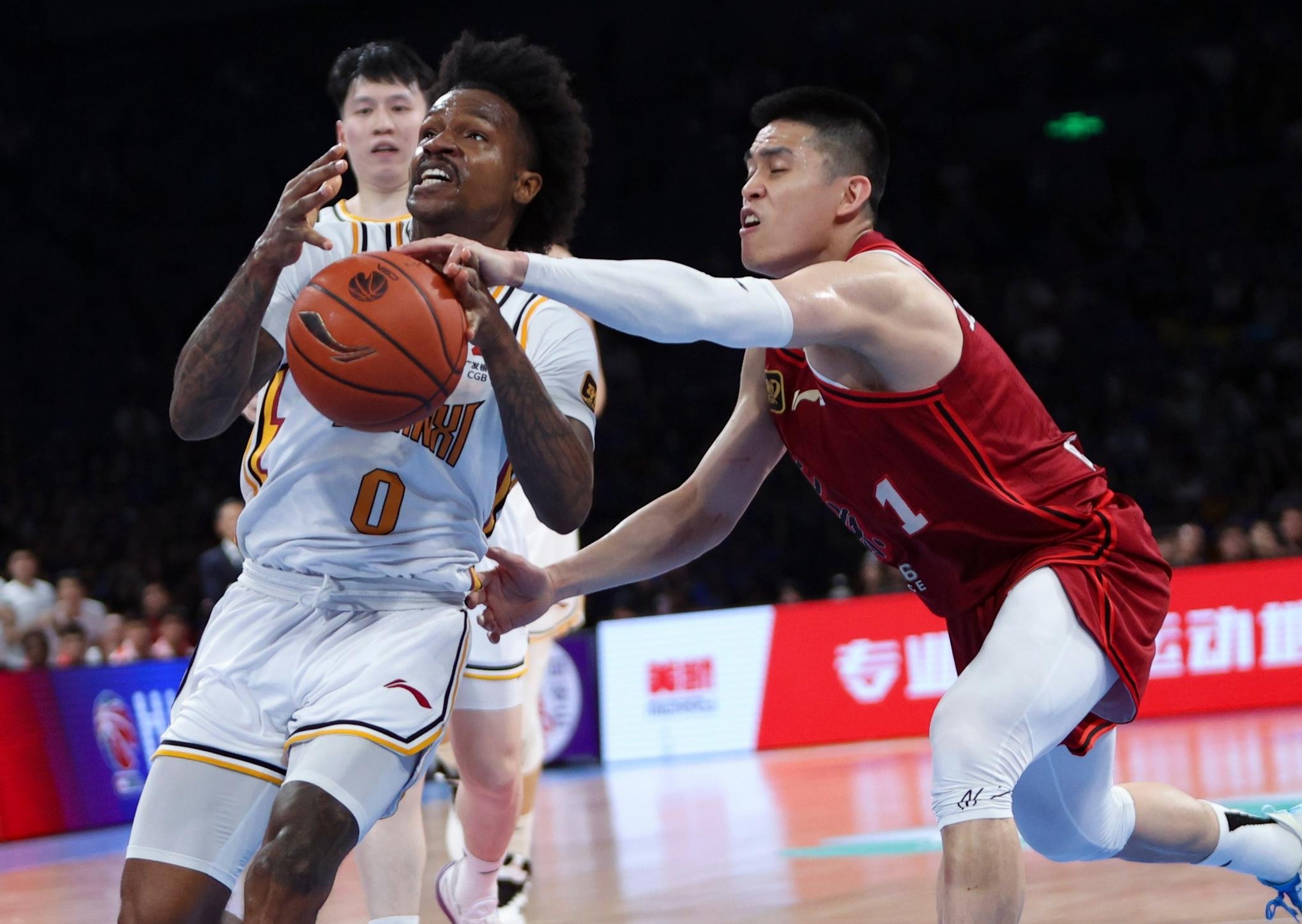 国王力克北京队，易建联刷新纪录