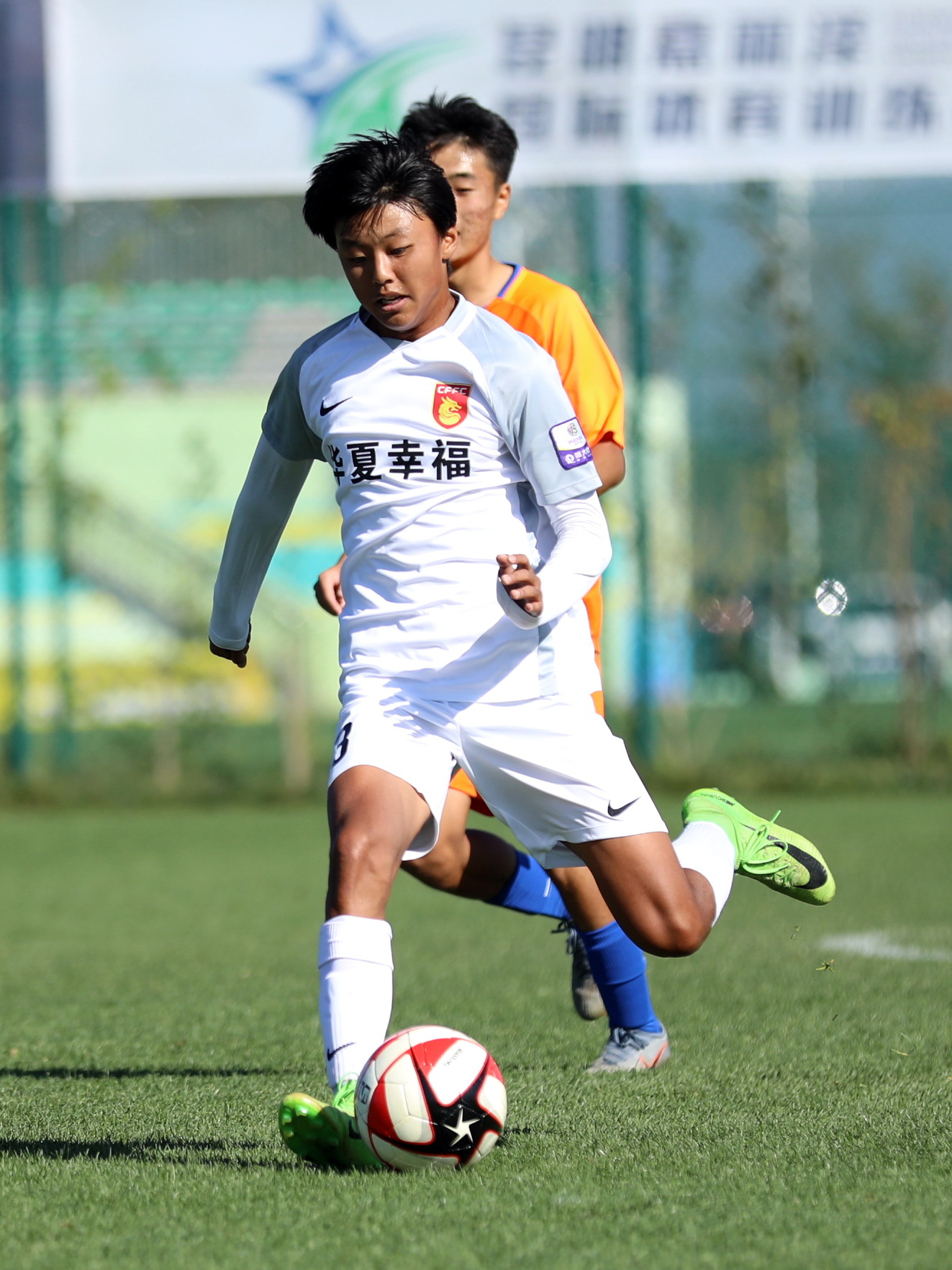 沙尔克主教练呼吁球员团结一致，迎接挑战