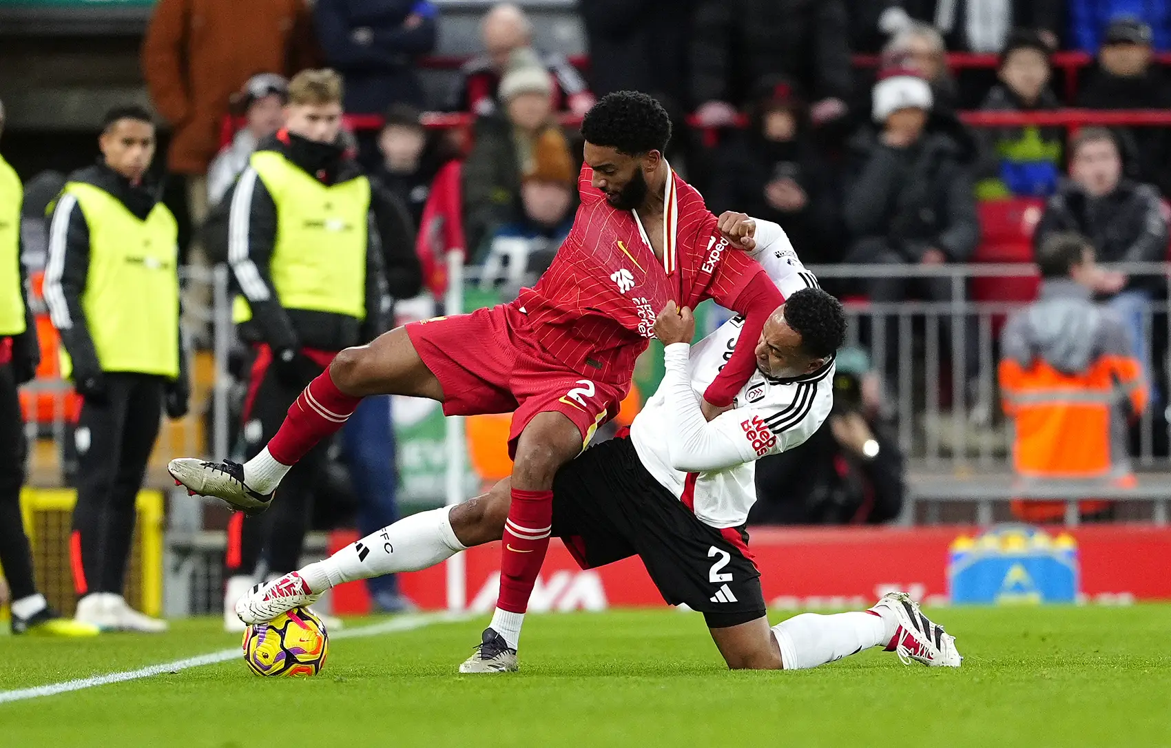 包含利兹联客场大胜对手，英超冲击前四变得更具希望的词条