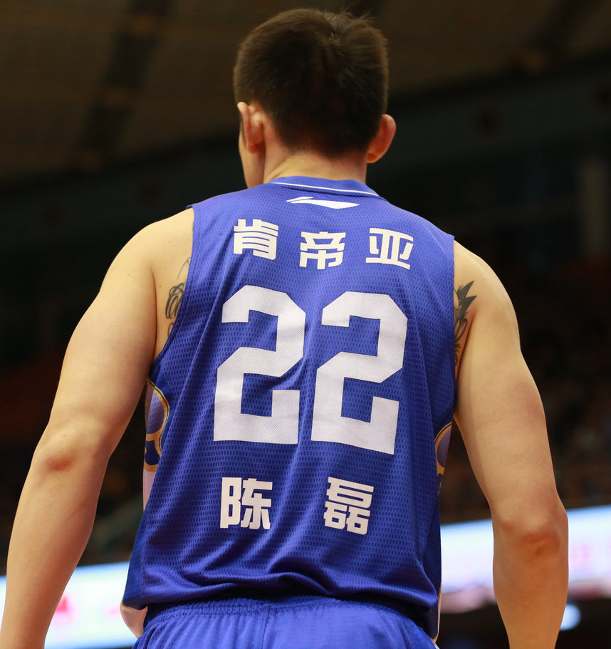 包含法兰克福球员兢兢业业，努力拼搏的词条