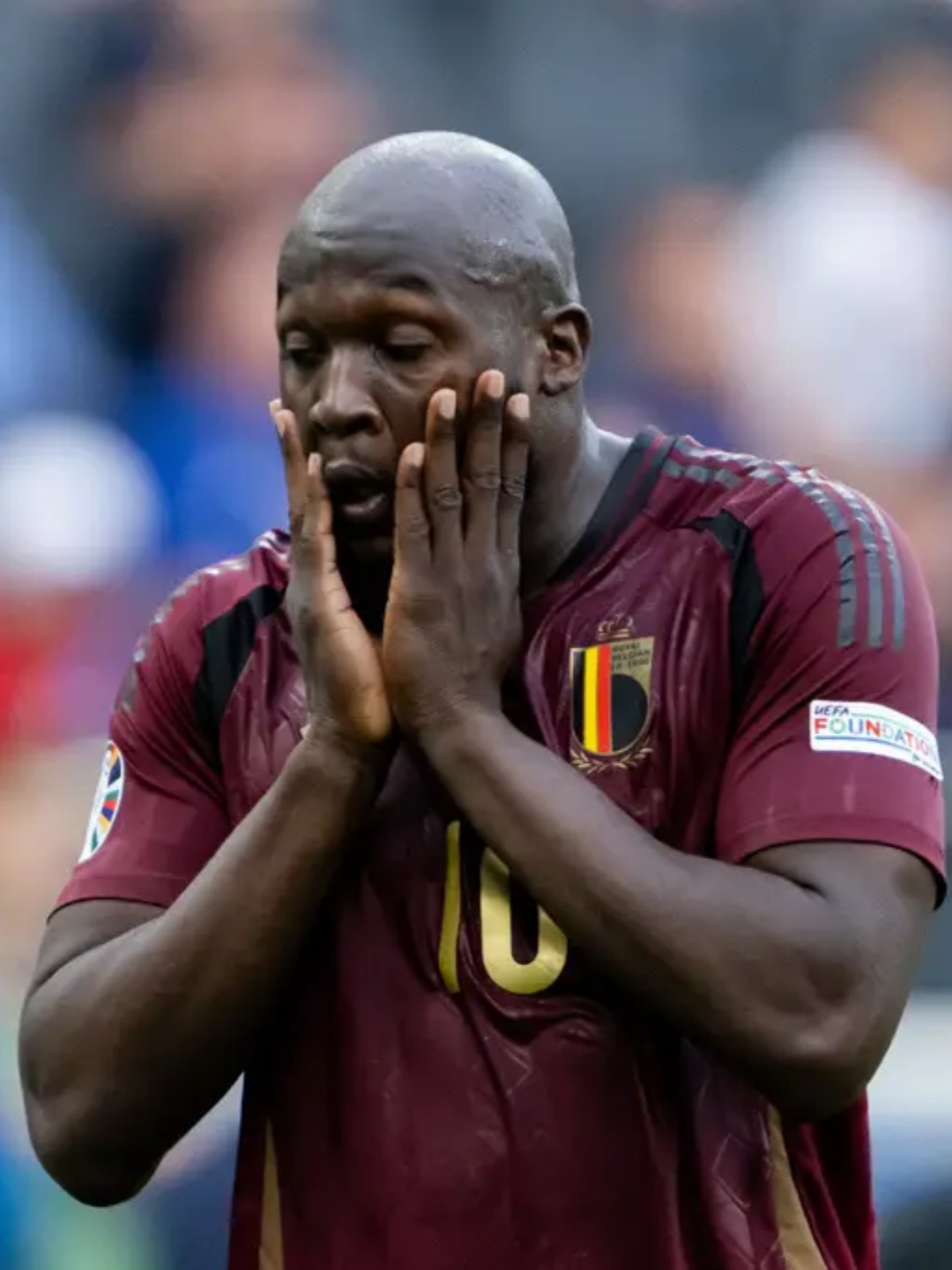 包含法兰克福球员兢兢业业，努力拼搏的词条