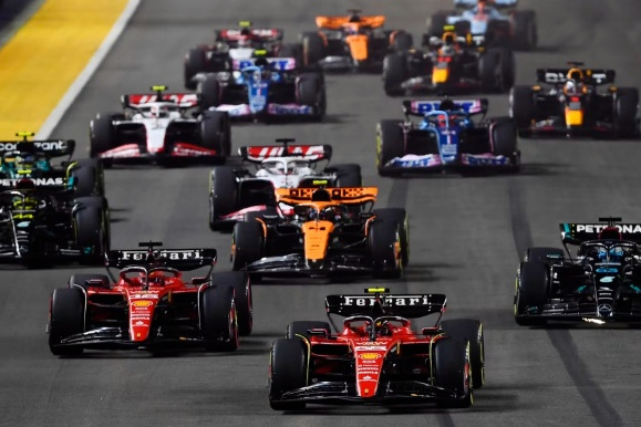 哈斯车队鏖战索伯车队，汉密尔顿惊艳四座的简单介绍