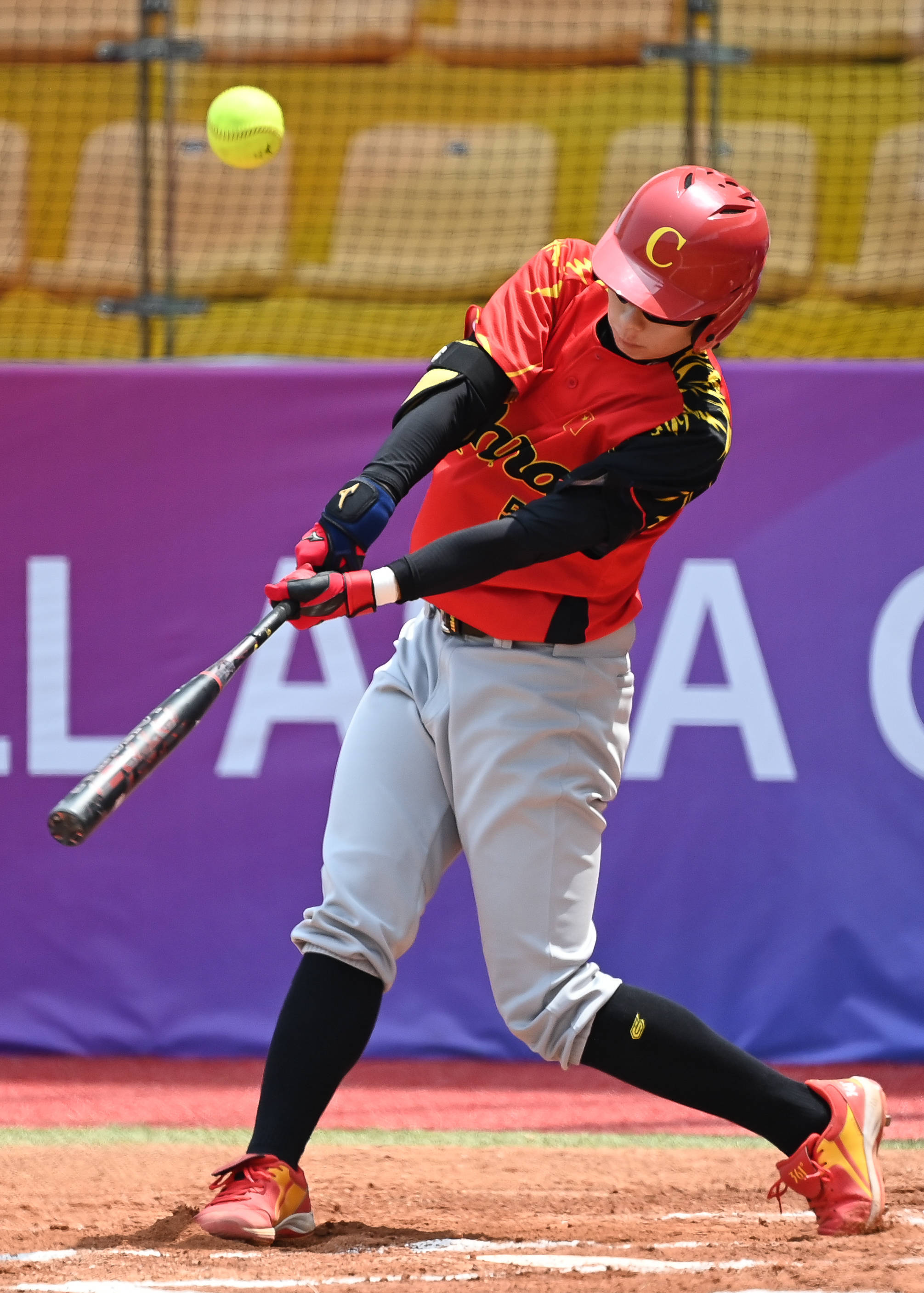 新加坡球队顽强拼搏，迈向亚洲足球之巅的简单介绍