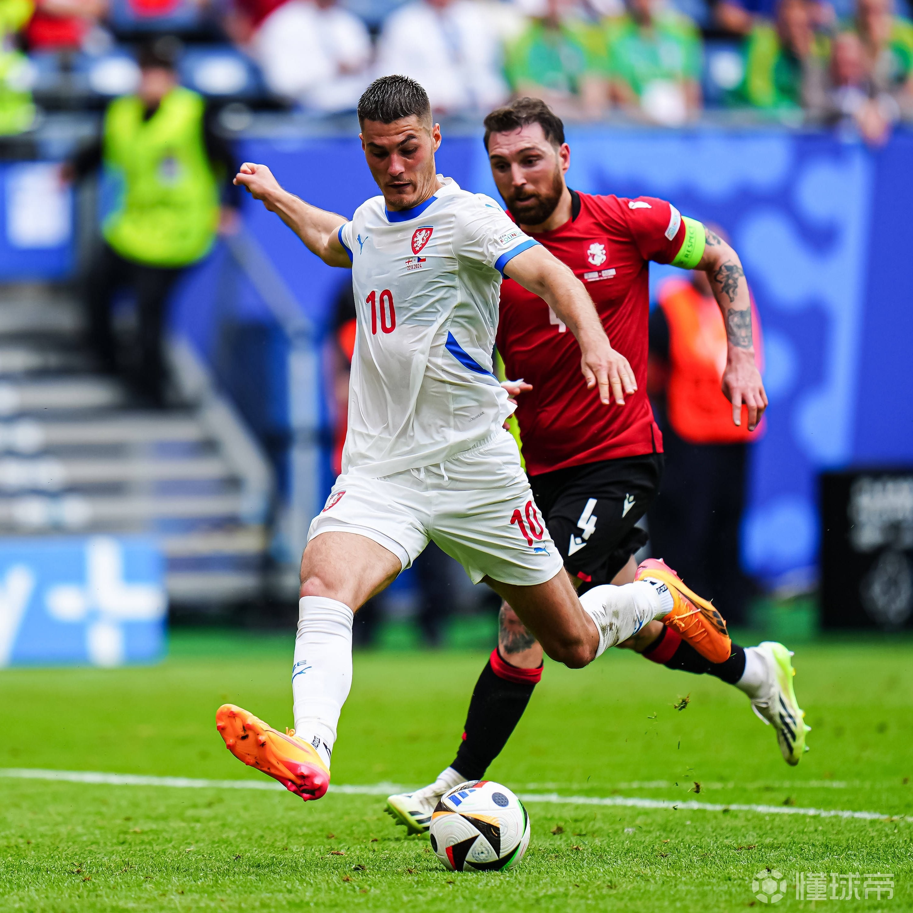 捷克队在欧洲杯预选赛中勇夺胜利 捷克队在欧洲杯预选赛中勇夺胜利