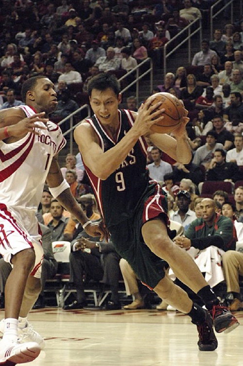 勇士逆转火箭，易建联带队取胜