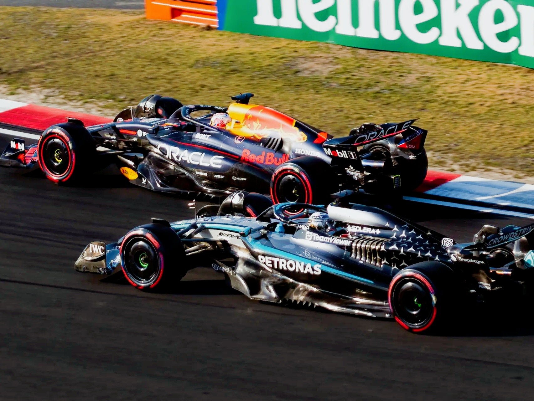 关于哈斯车队险胜红牛车队，塞恩斯惊艳四座的信息