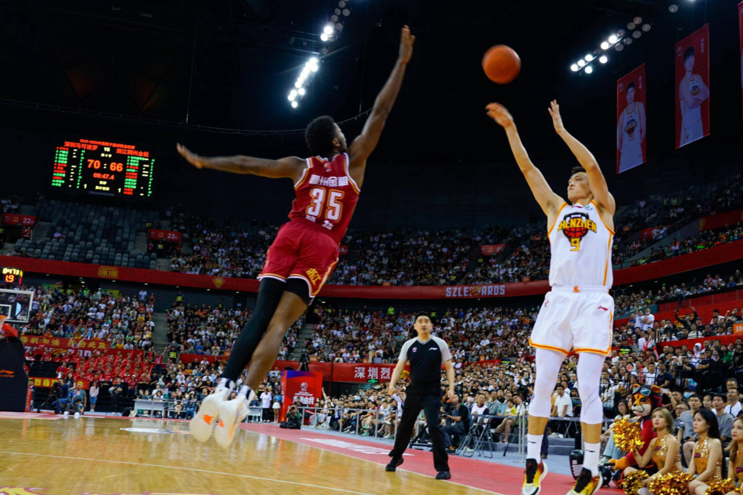 广东队险胜山东队，詹姆斯关键制胜的简单介绍