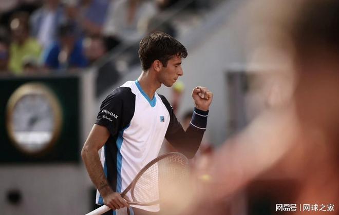 关于日本网球队险胜法国网球队，西西帕斯绝境逆转的信息