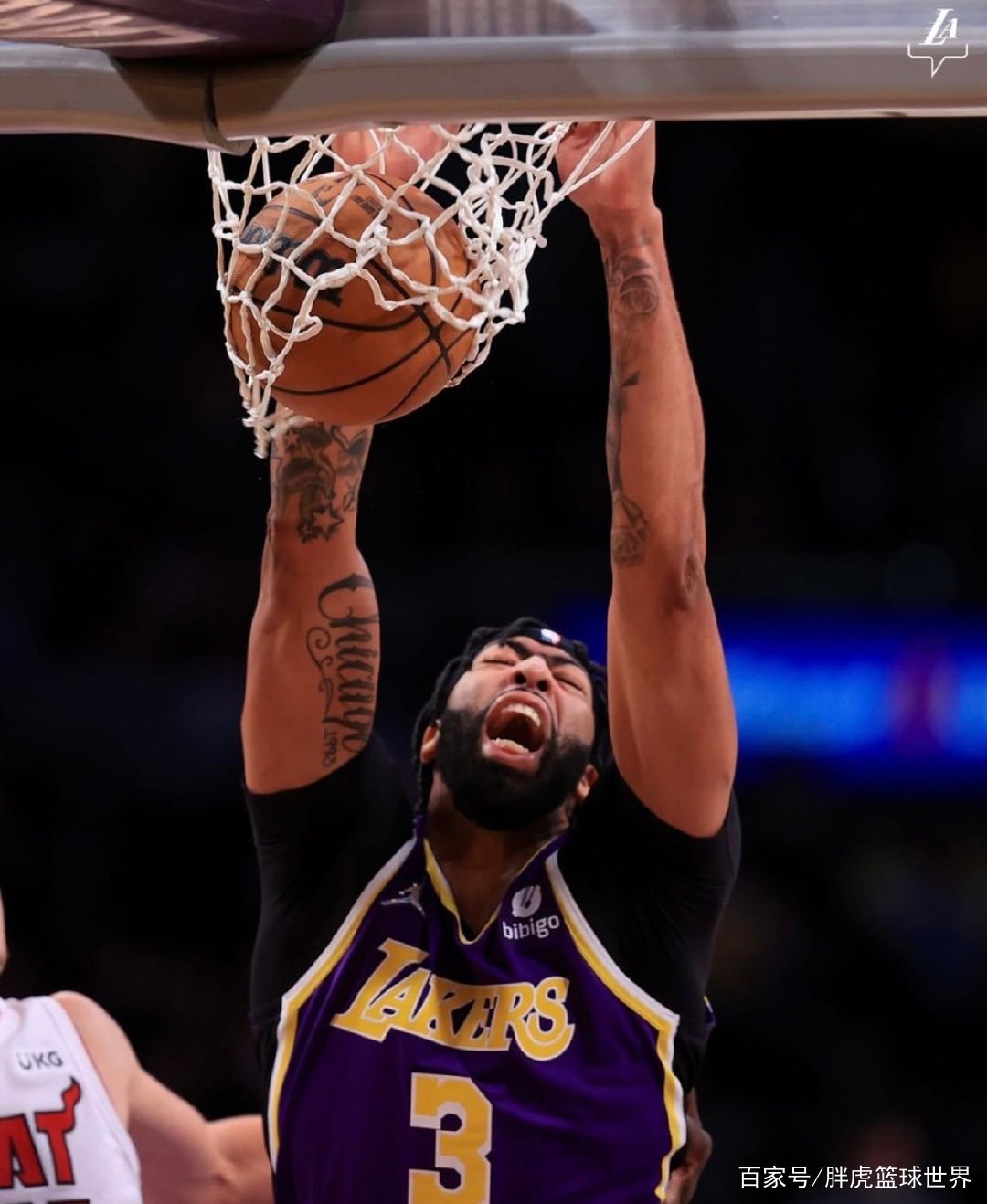 关于美国男篮险胜法国男篮，费沃斯完成帽子戏法的信息