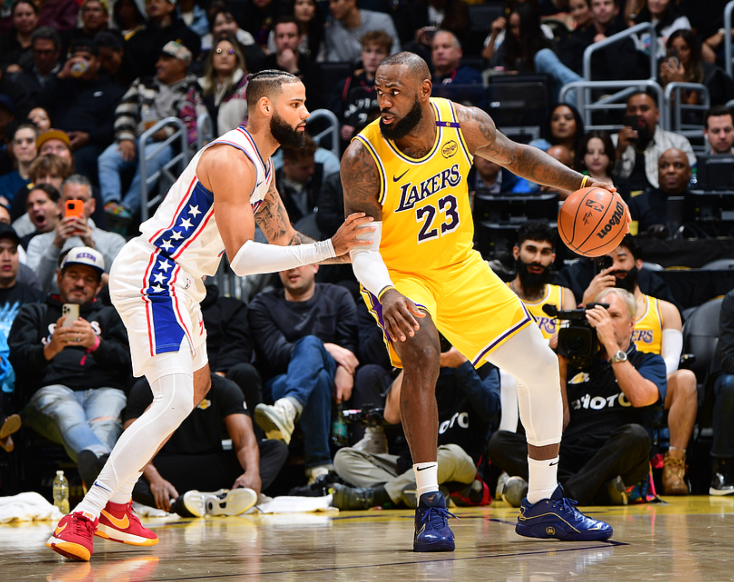 湖人B队碾压西班牙男篮，拉塞尔打破历史纪录