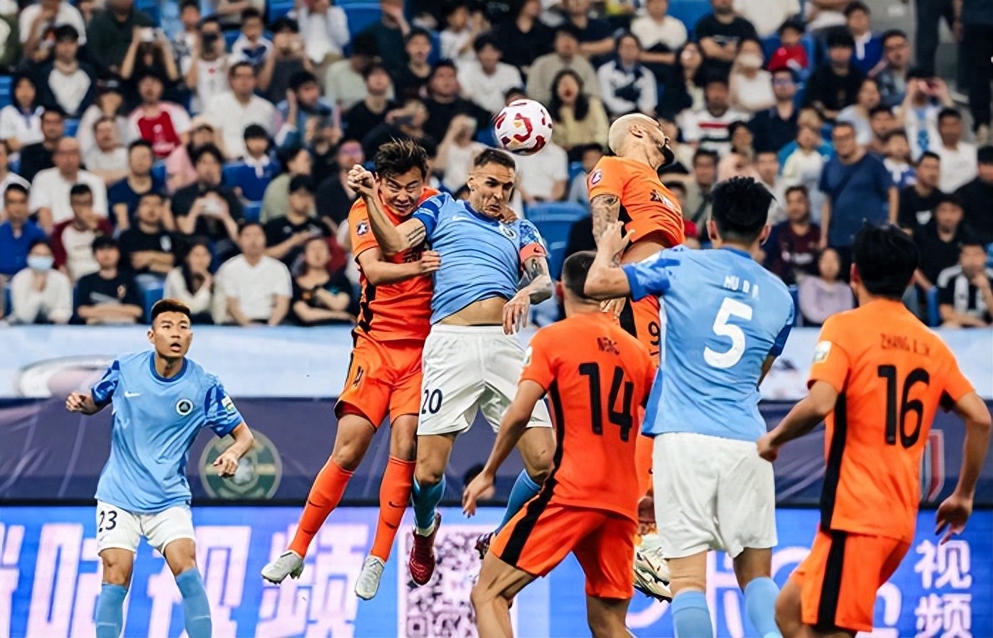 中超比赛备战：球队展示团结与配合精神的简单介绍