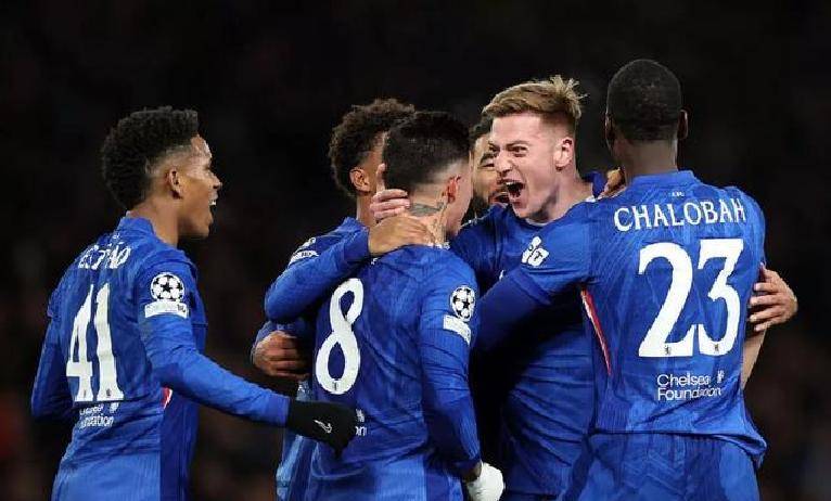 包含巴黎大胜切尔西，欧冠三连胜赢得掌声的词条