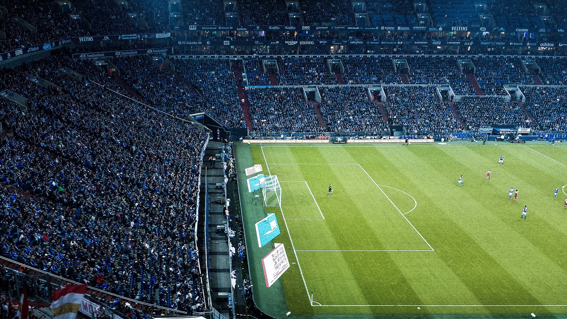 鏖战绿茵，阿拉巴关键一球定乾坤，爱尔兰险胜威尔士