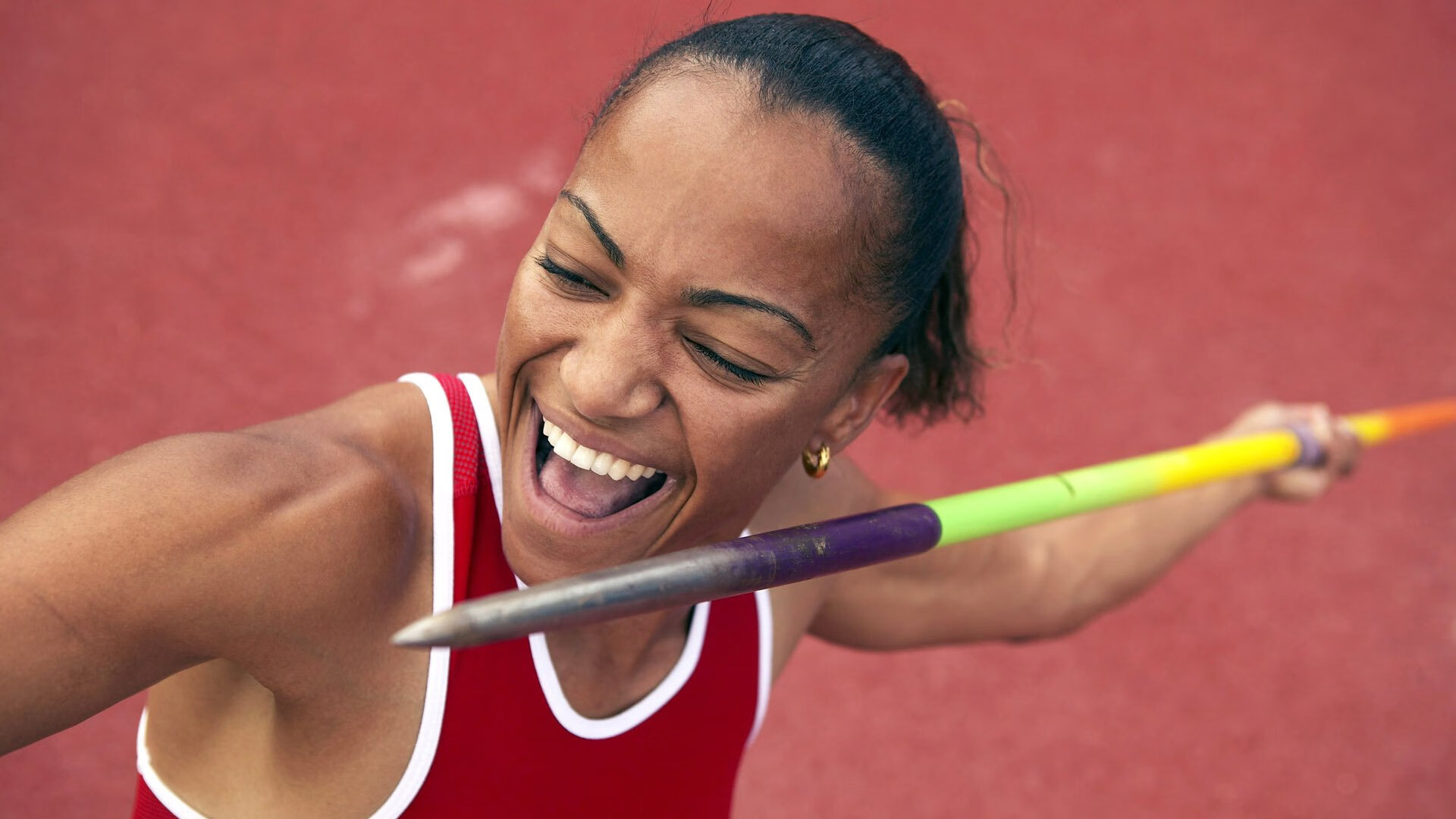 绿茵之外,赛道之上,当沙特铁骑击溃巴拉圭,维尼修斯在F1巴林揭幕战接管比赛