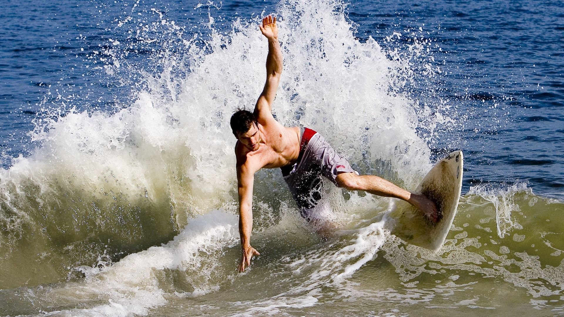 太阳稳稳拿下开拓者，布克成为关键先生